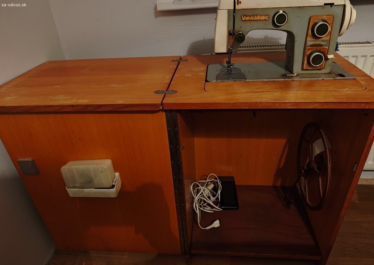 Darujem za odvoz šijací stroj Veritas. Darujem za odvoz šijací stroj Veritas. Pôvodne šľapací, prerobený na elektriku.
Iba osobný odber!

v x š x h - 77 cm x 58 cm x 45,5 cm