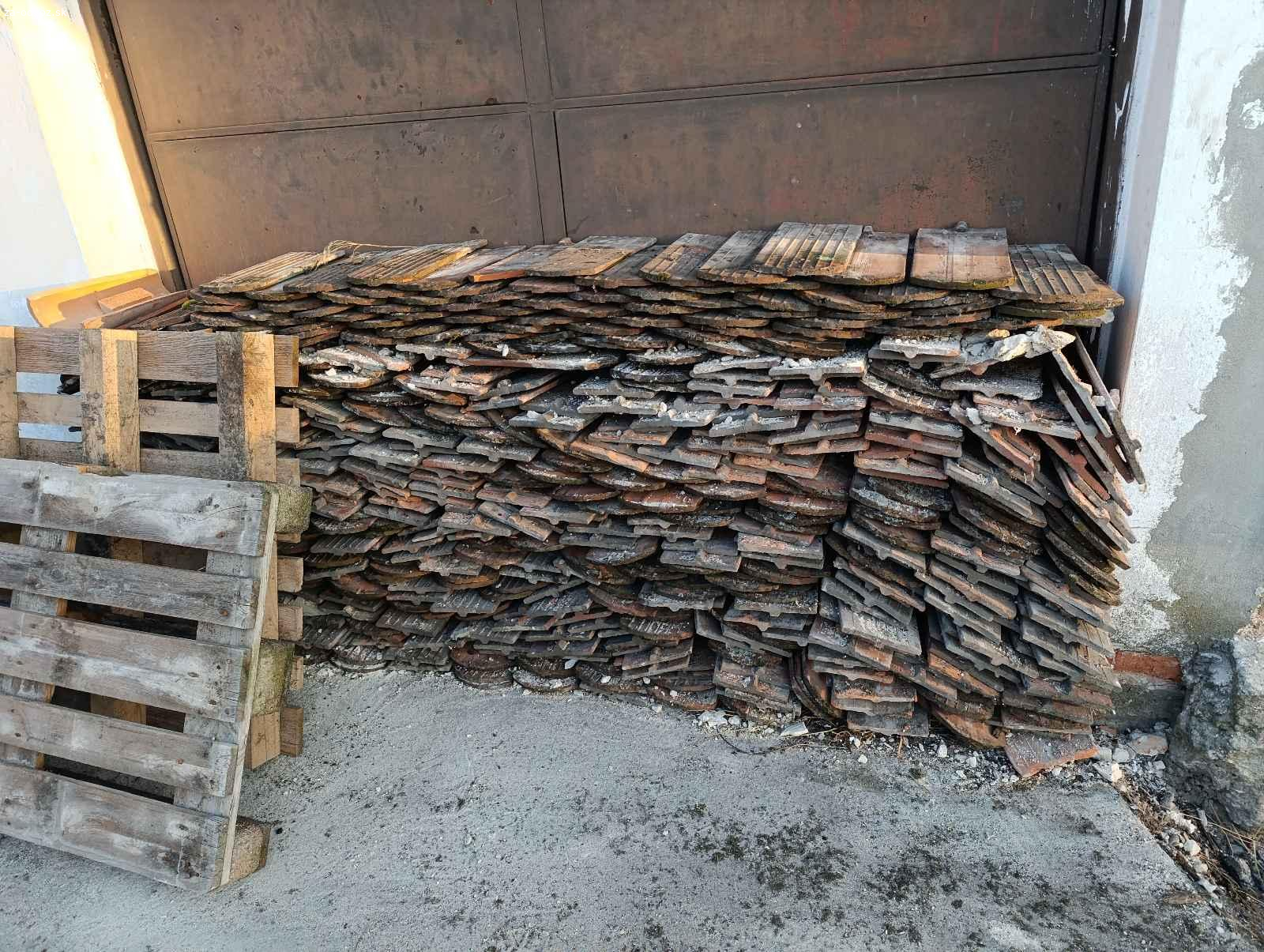 Darujem za odvoz škridlu