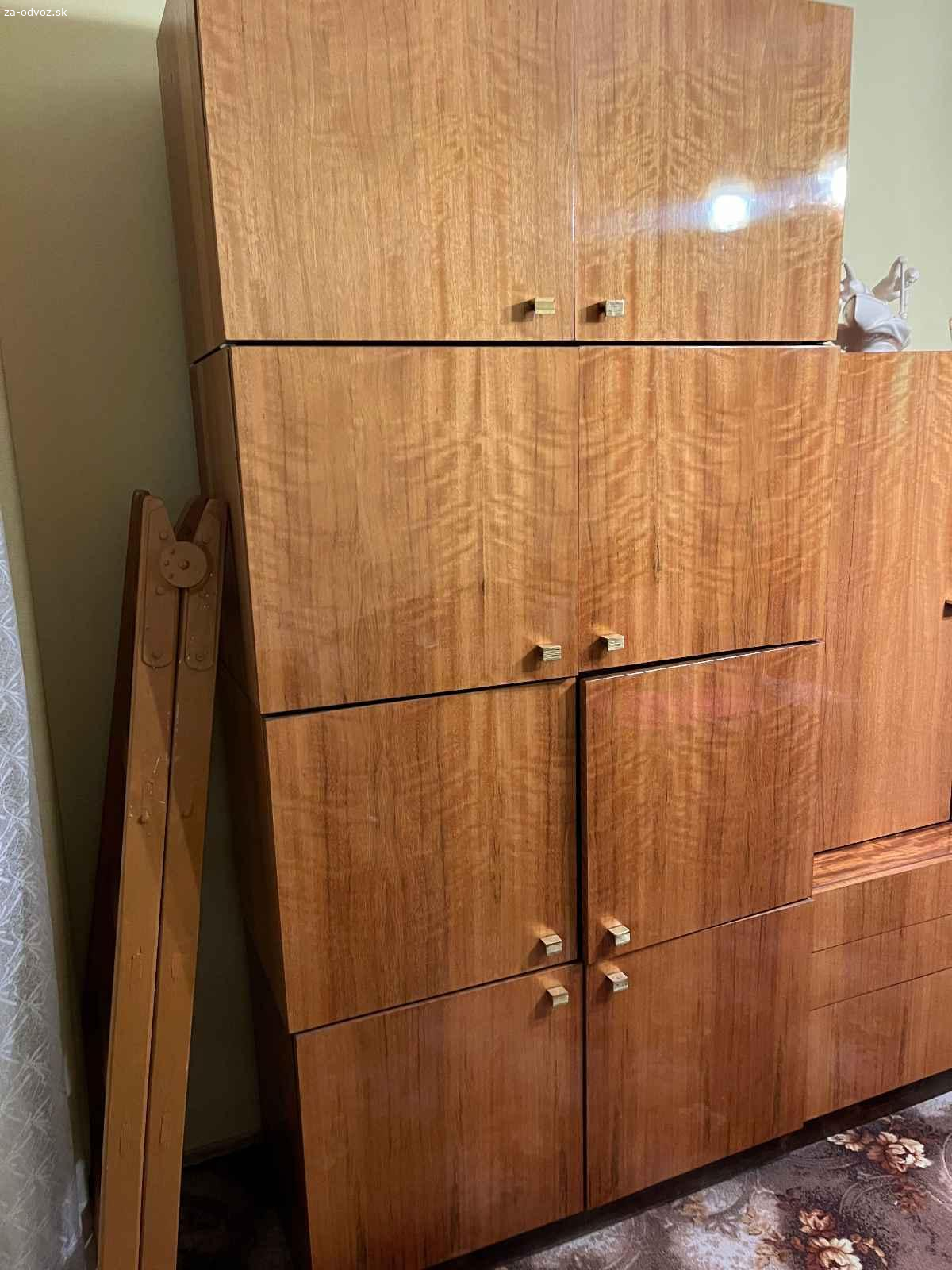 Darujem za odvoz skrine