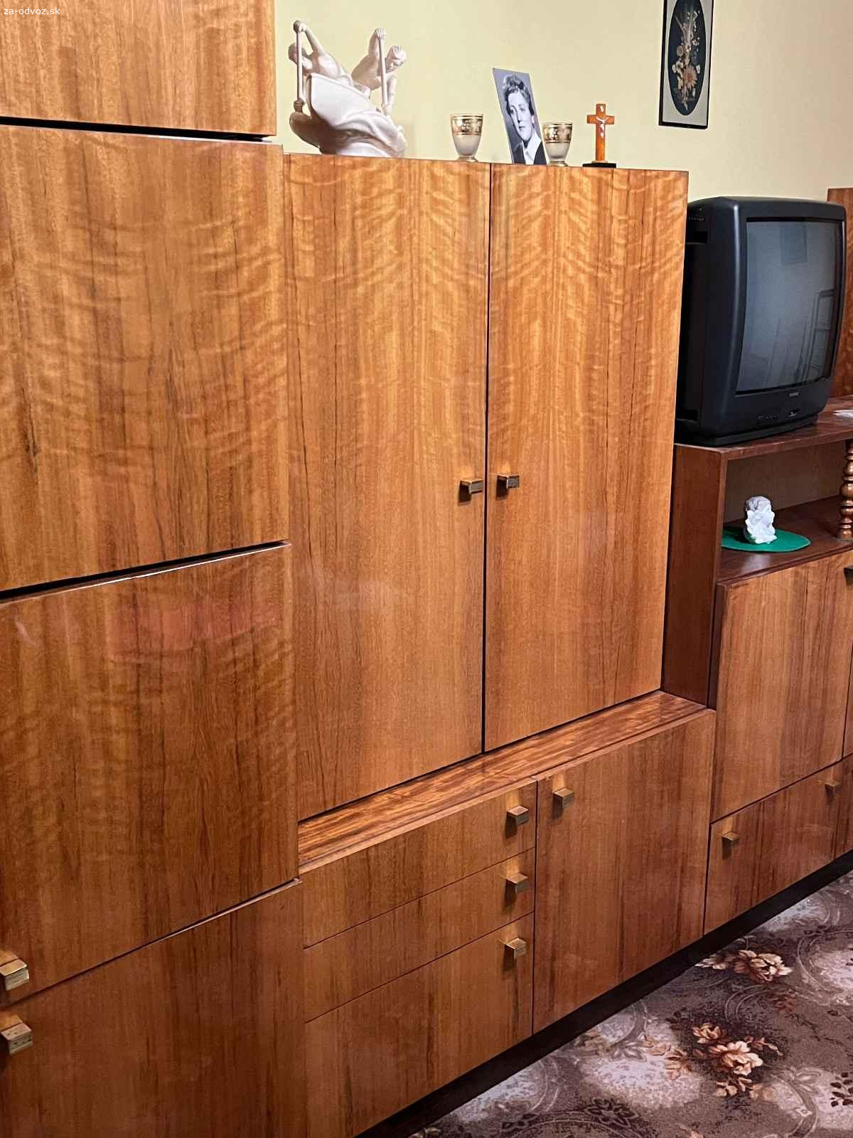 Darujem za odvoz skrine