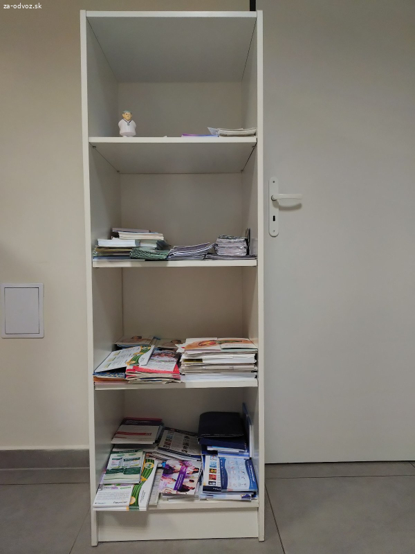 Darujem za odvoz skriňu a multipoličku