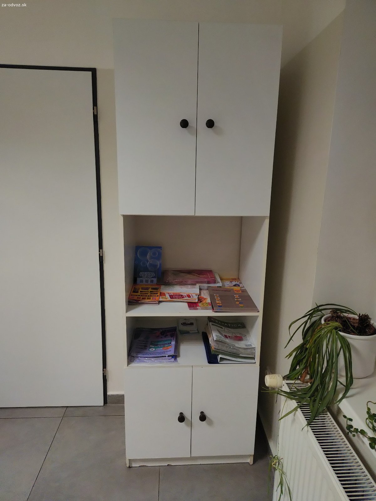 Darujem za odvoz skriňu a multipoličku. vhodné do garáže alebo na chatu ako odkladacie priestory. na prevoz je potrebné väčšie auto alebo dodávka, zvlášť pri väčšej skrini.