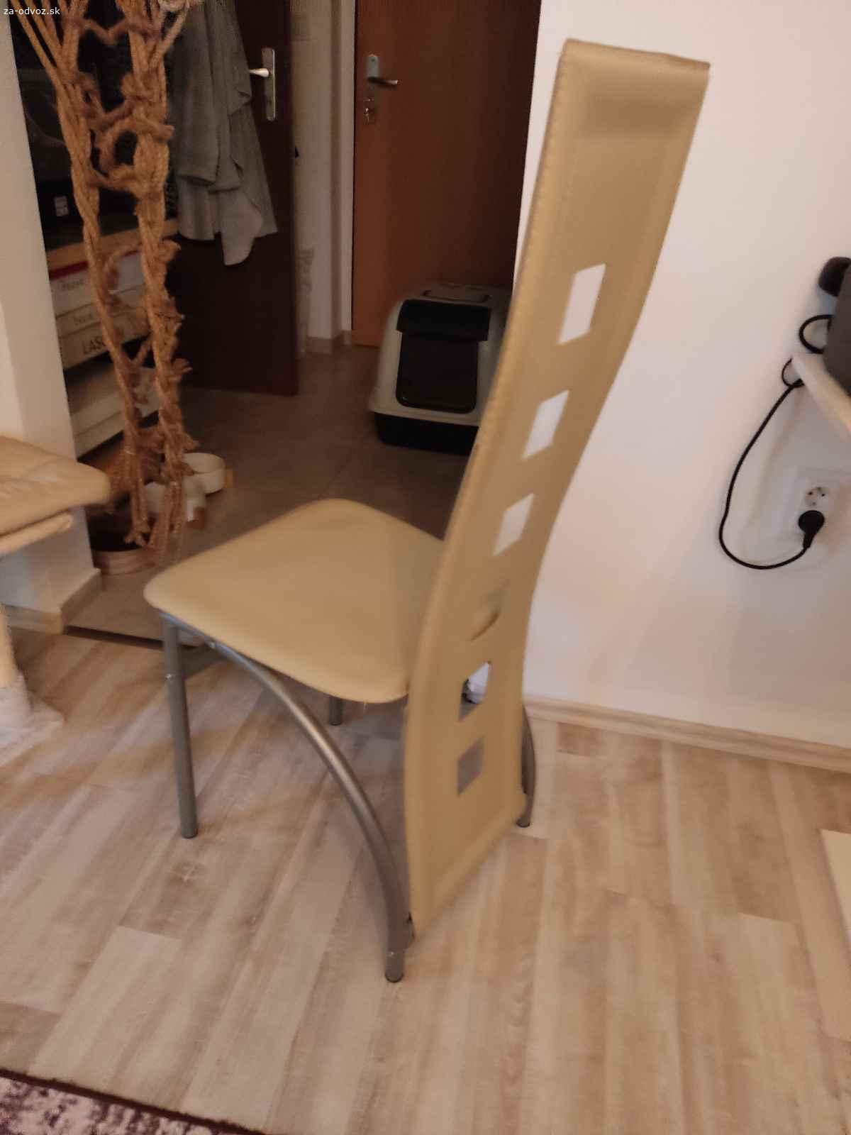 Darujem za odvoz stôl a stoličky