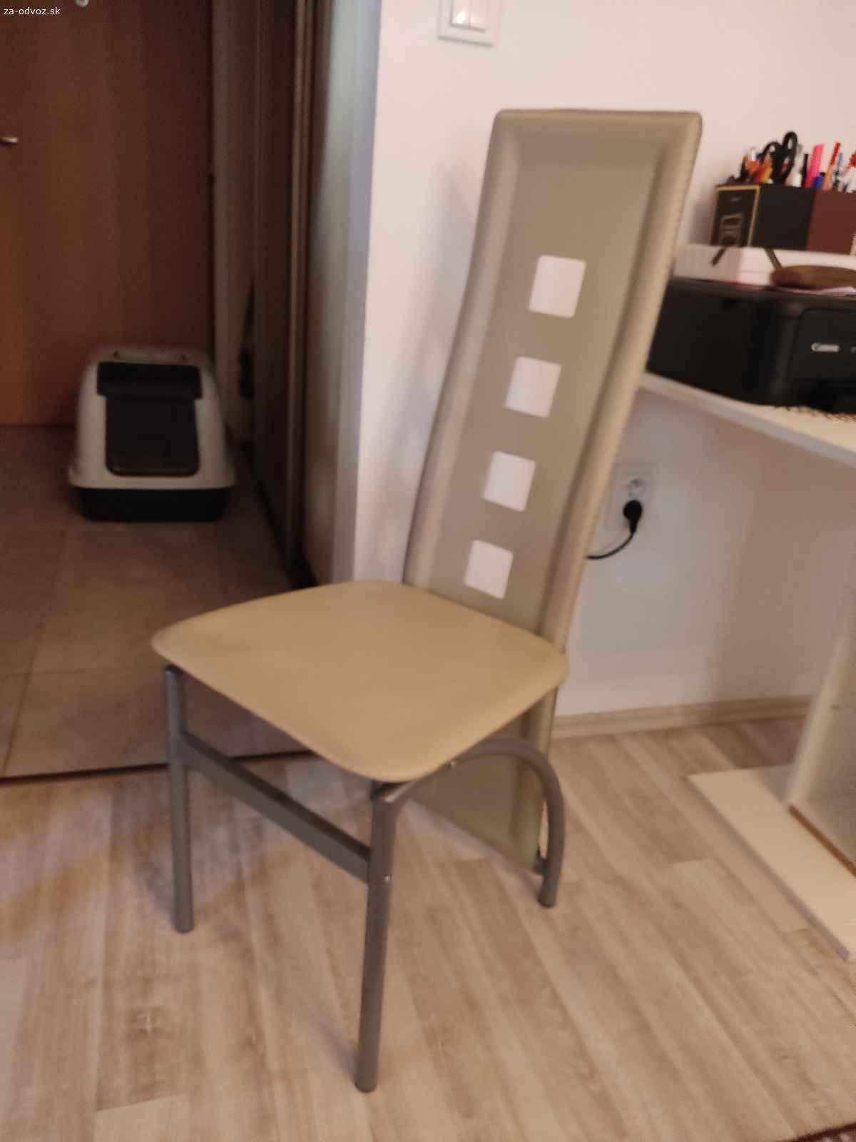 Darujem za odvoz stôl a stoličky