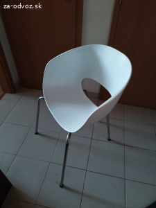 Darujem za odvoz stôl a styri stoličky