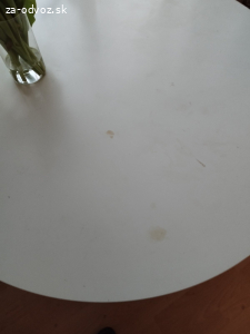 Darujem za odvoz stôl a styri stoličky