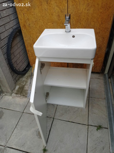 Darujem za odvoz umyvadlo so skrinkou na WC.