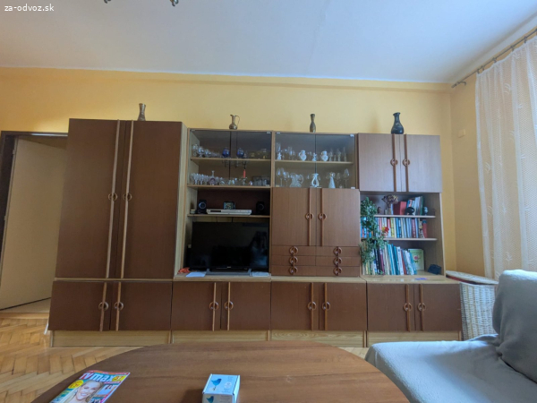 Darujem za odvoz v Trenčíne obývačkovú stenu