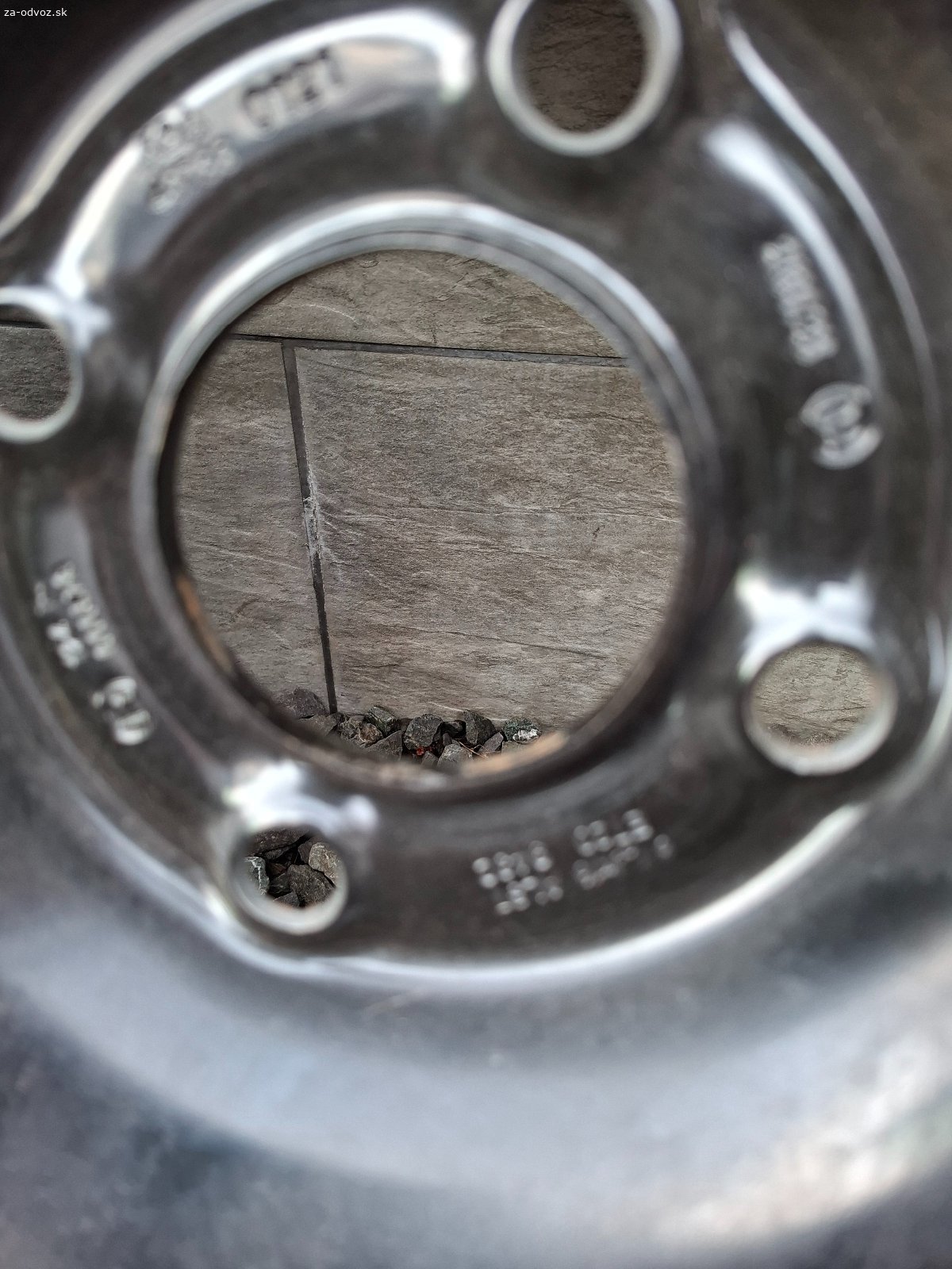 Darujem za odvoz. Komplet 4 kusy plechove disky a zimne pneu dezen cca 8mm 195x65x16 stvor dierove original z opel crossland