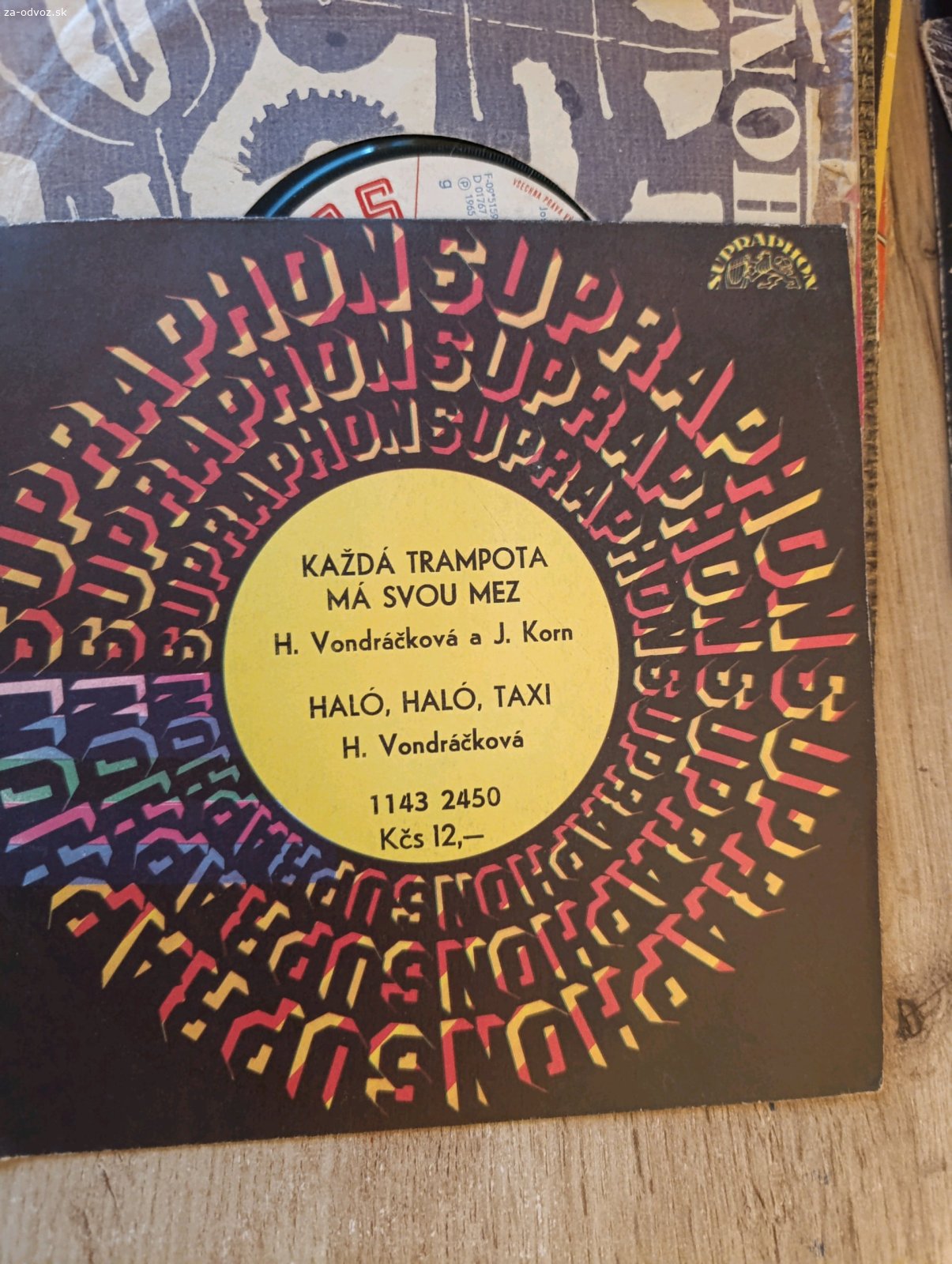 darujem za odvoz. darujem malé LP platne za odvoz. k tomu ešte aj držiak. len osobný odber , neposielam poštou.