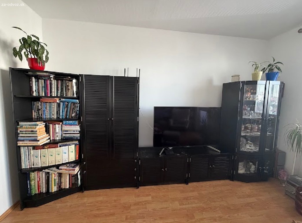 Darujem za odvoz. Darujem za odvod retro súpravu drienok. Je zachovalá, po repase moze krásne vyzerať aj v modernom byte.