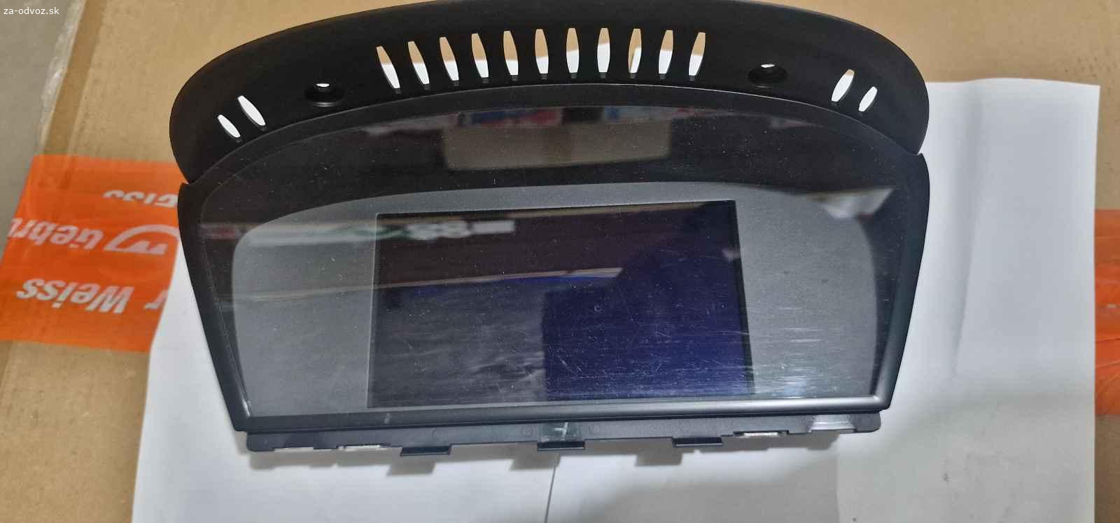 Darujem. Darujem za odvoz nejaké veci na BMW E93 a na X5 E70, pozri foto. Prvých päť fotiek sú E93 a posledná je X5 E70. Sú aj led logo projektory, asi 10 ks, avšak logá sú vypálené, ale všetky idú (svietia).
Spätné zrkadlo nie je elektricky sklápateľné a ani stmievateľné. Display je z navigácie MASK II.