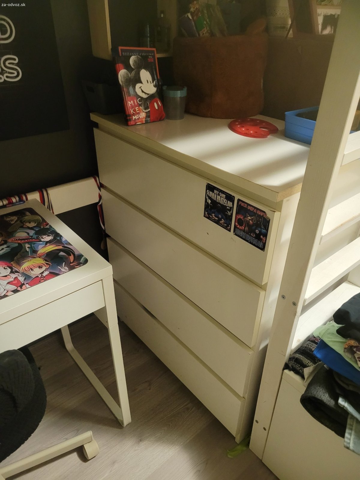 darujeme za odvoz. darujeme za odvoz, postele si treba rozobrat, pomozem samozrejme..
2 postele
2 komody
2 stoly