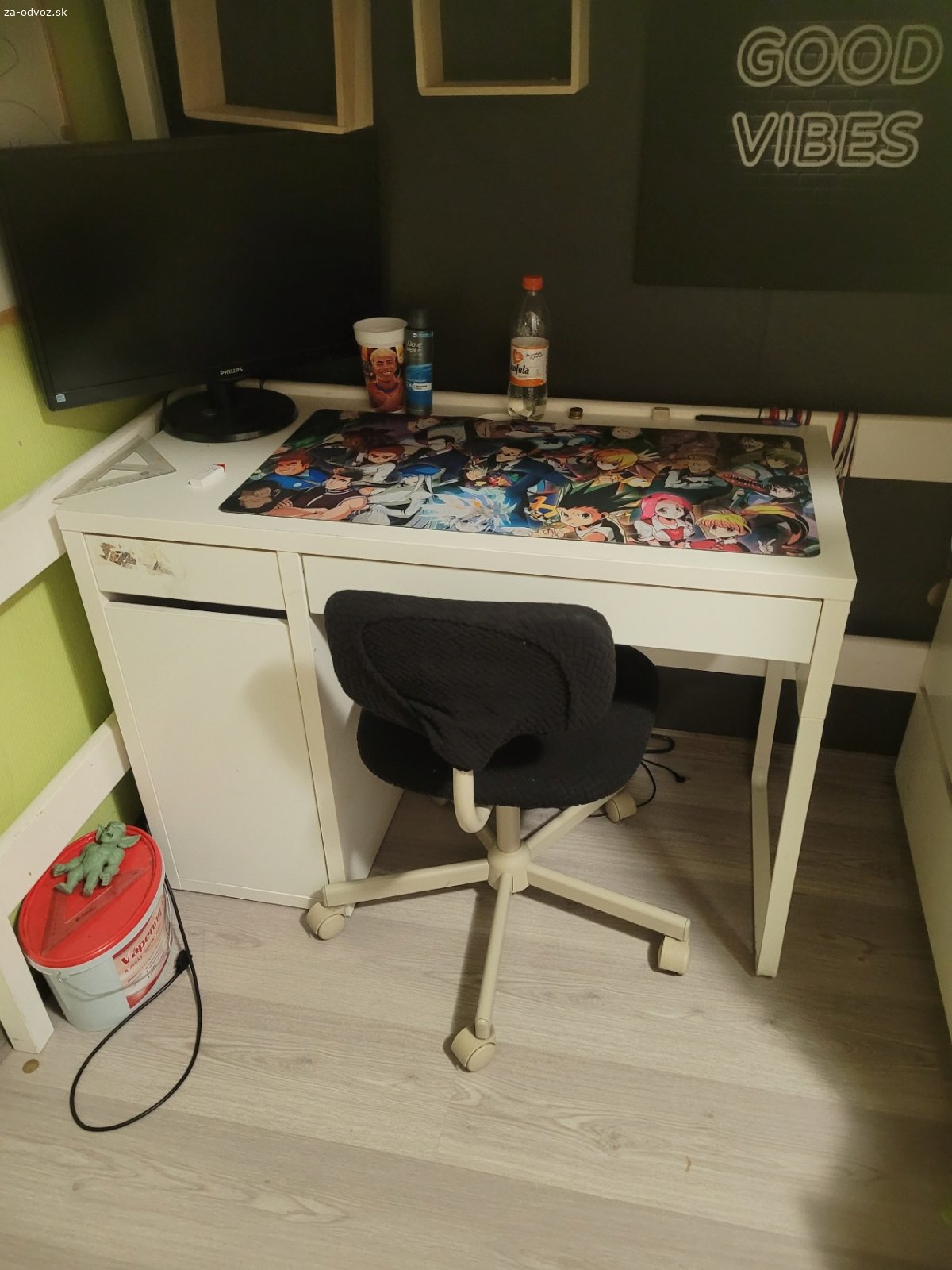 darujeme za odvoz. darujeme za odvoz, postele si treba rozobrat, pomozem samozrejme..
2 postele
2 komody
2 stoly