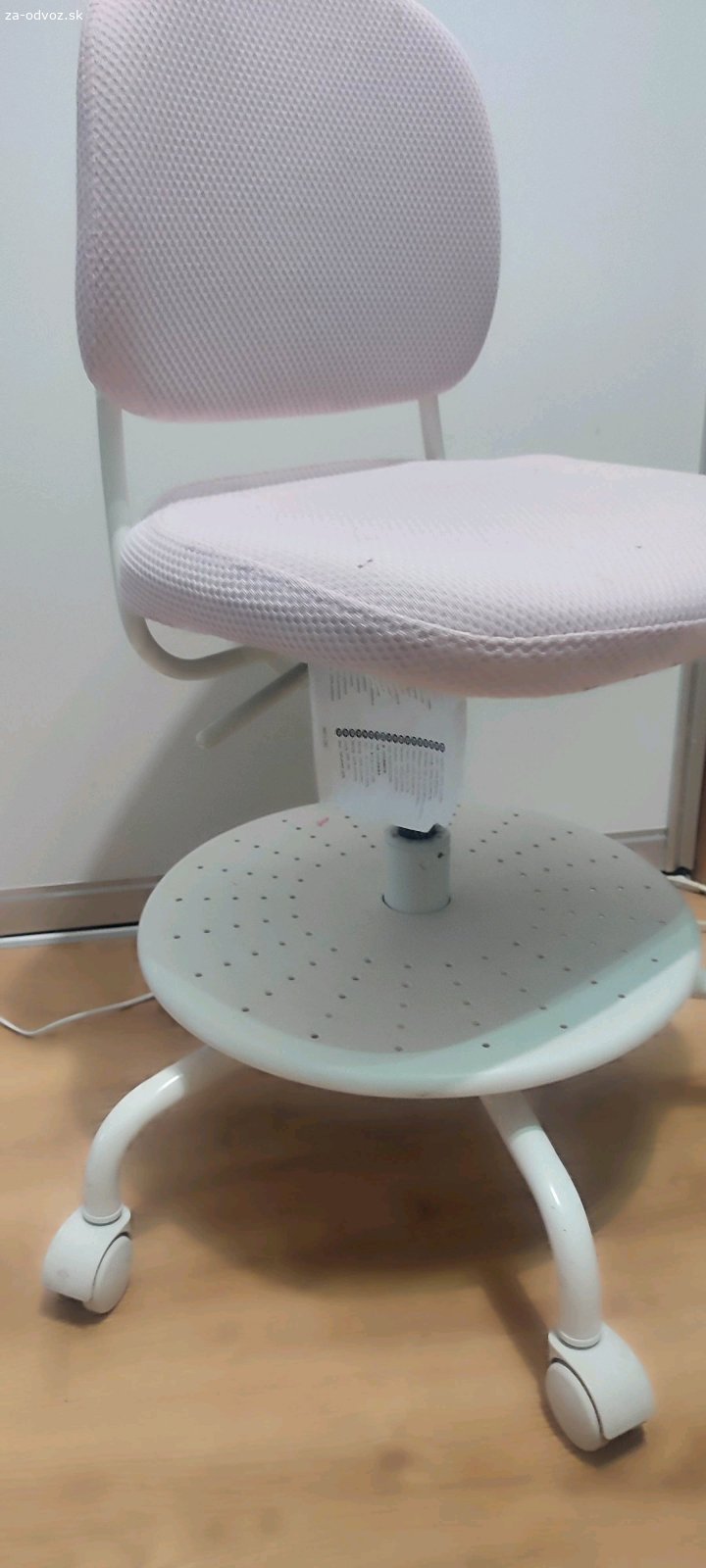 detska stolicka Ikea. detská nastavitelna stolicka, ruzovej farby, používaná, stále funkčná.