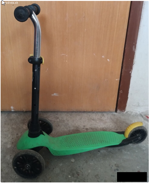 Detsku detskú kolobežku