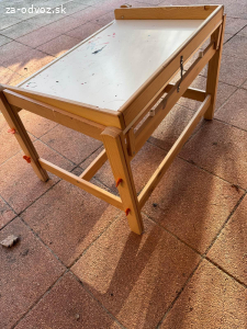 detsky nastavitelny pisaci stol