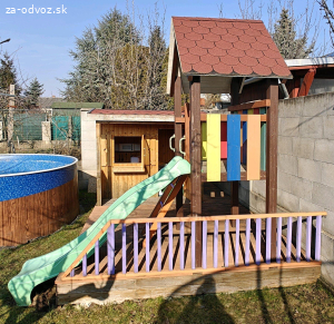 Domček so šmýkačkou pre deti