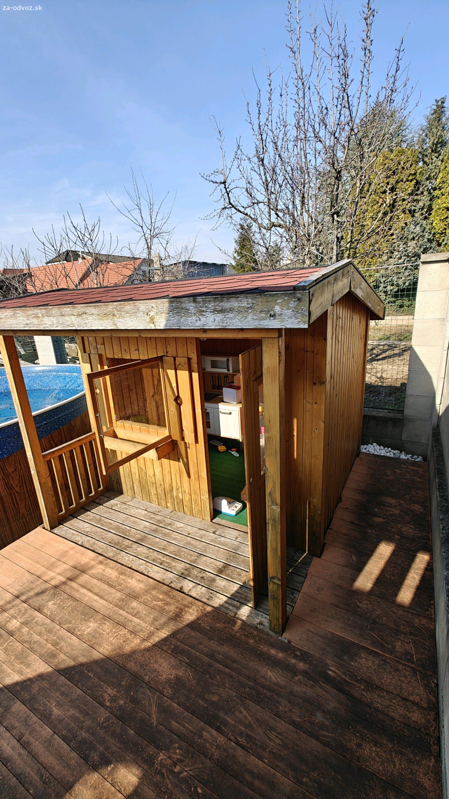 Domček so šmýkačkou pre deti