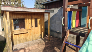 Domček so šmýkačkou pre deti