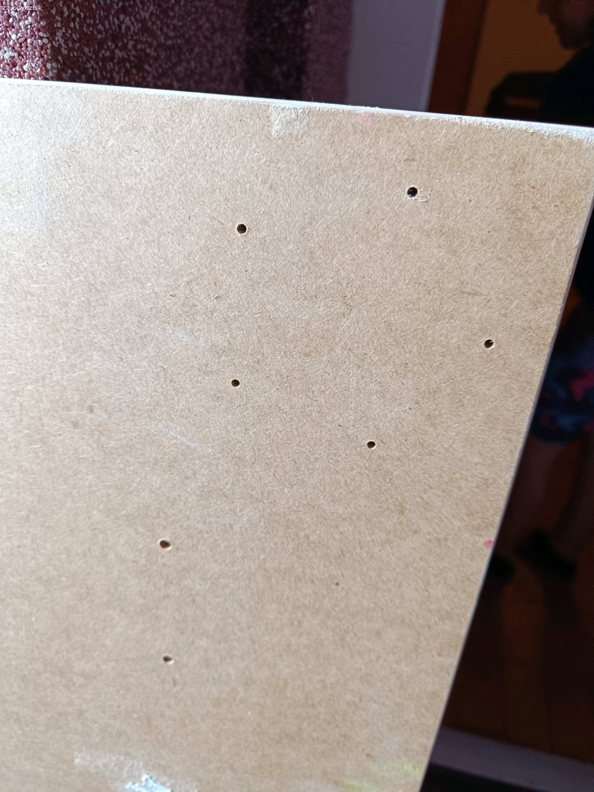 doska na stol ikea. darujem dosku na stol ikea, rozmery 140x60x3.5. v dobrom stave nebola ani raz pouzita. Je na nej jeden zlty flak.
