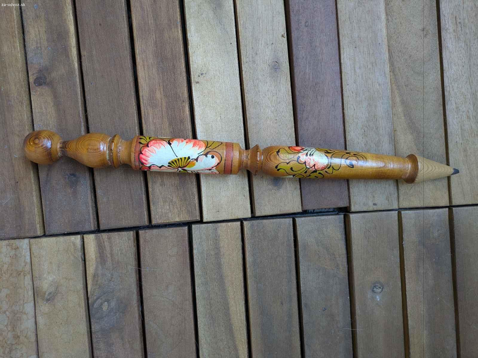 Drevená veľká ceruzka