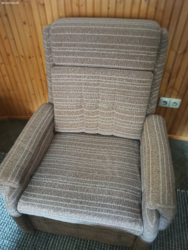 Dve kreslá a gauč - rozložiteľný na spanie, retro