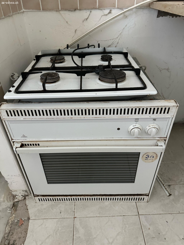 elektrická rúra a plynová varná dosk