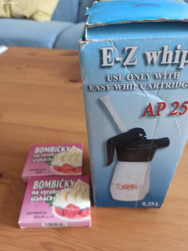 Fľaša na robenie šľahačky aj s bombičkami