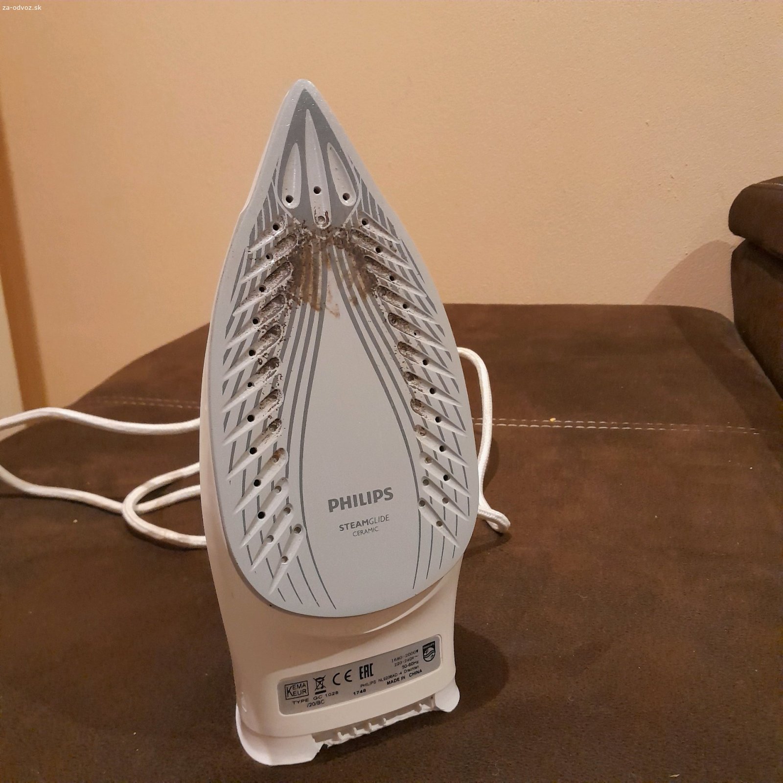 Funkcna zehlicka. Darujem žehlicku Philips, treba si ju iba vyčistiť.