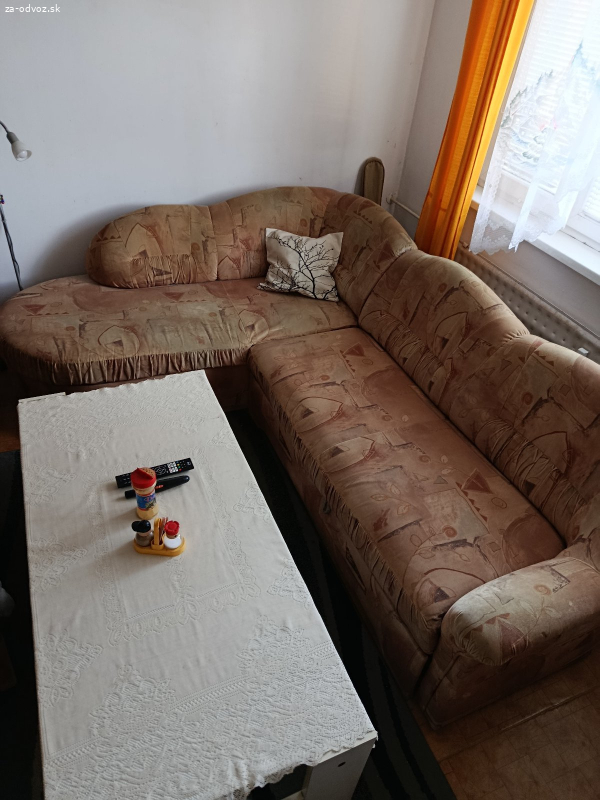 "Hľadám odvoz a vynášku gauča 4 poschodie
