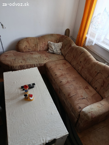 "Hľadám odvoz a vynášku gauča 4 poschodie