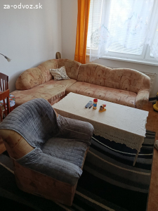 "Hľadám odvoz a vynášku gauča 4 poschodie