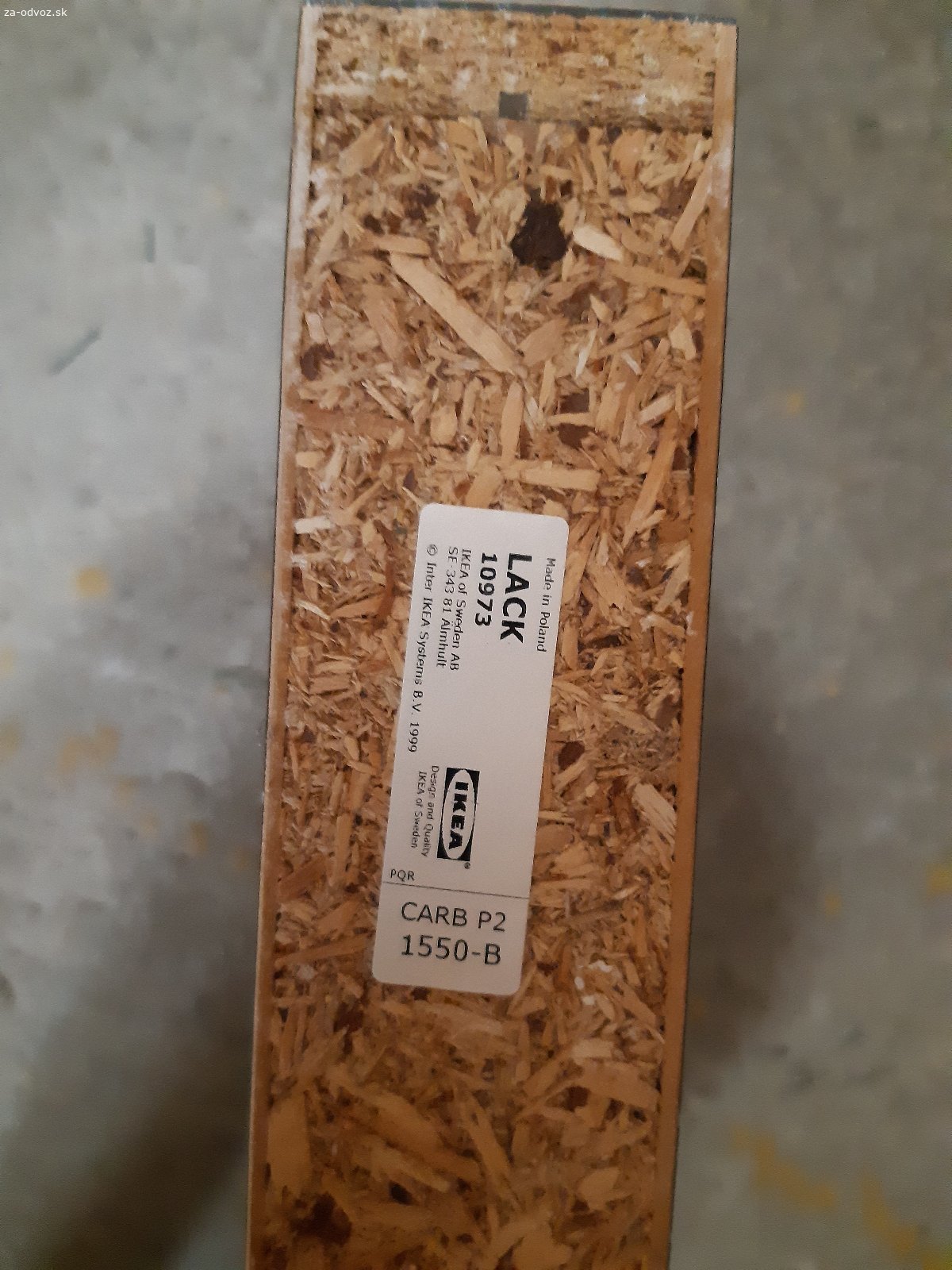 Ikea polička LACK. Darujem čiernu Ikea poličku LACK.