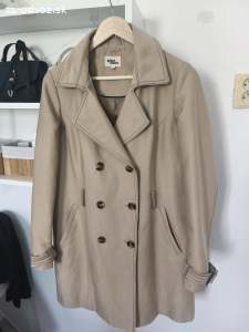 kabelka, trenckot, topánky