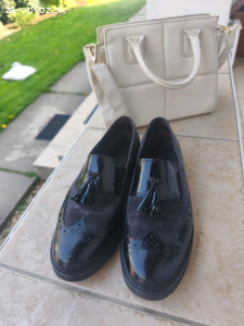 kabelka, trenckot, topánky