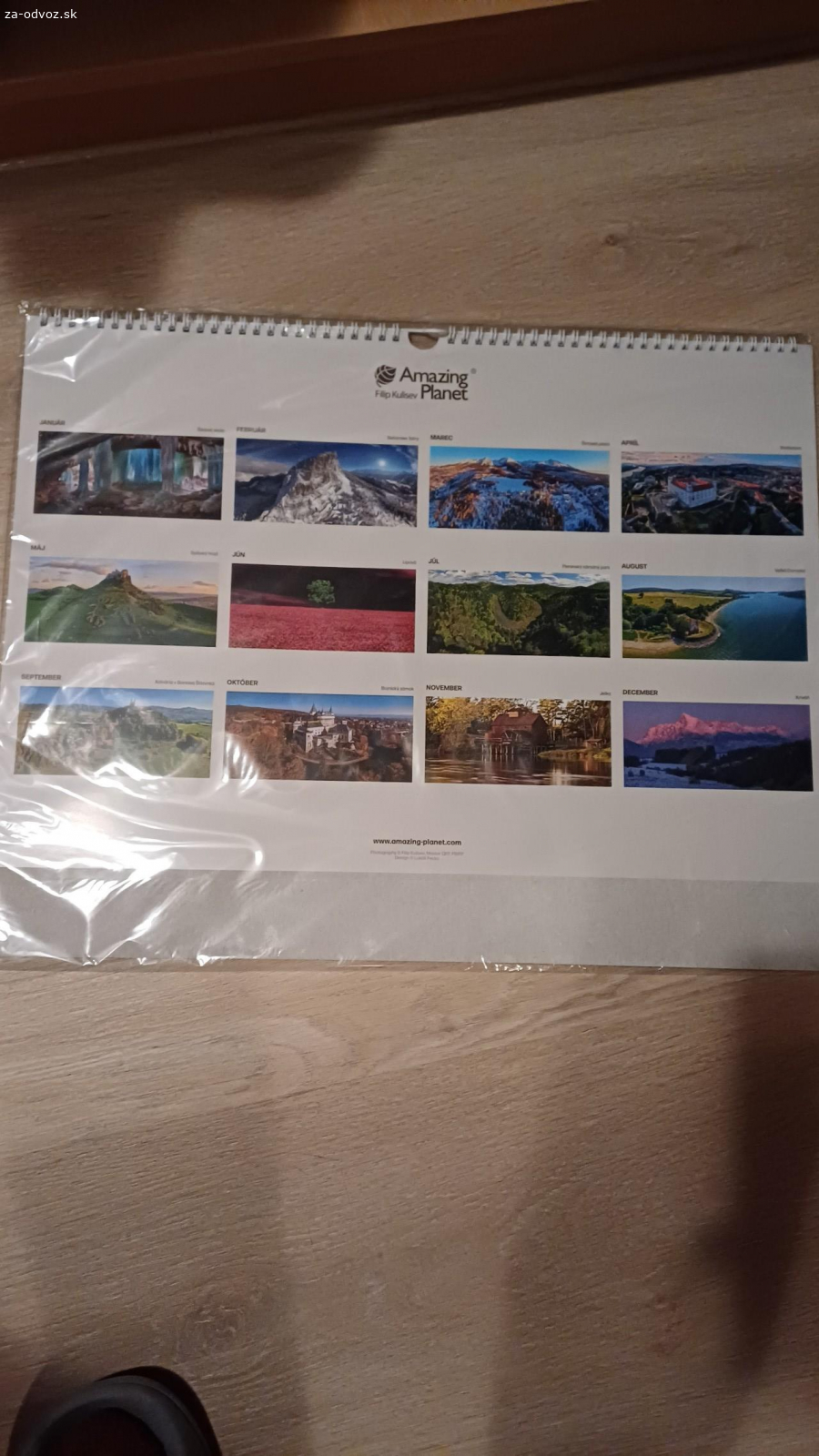kalendare. darujem kalendare na tento rok 2025 jeden je s motivom tatry rozmery 31.5x45 cm. druhy je s motivom slovenska