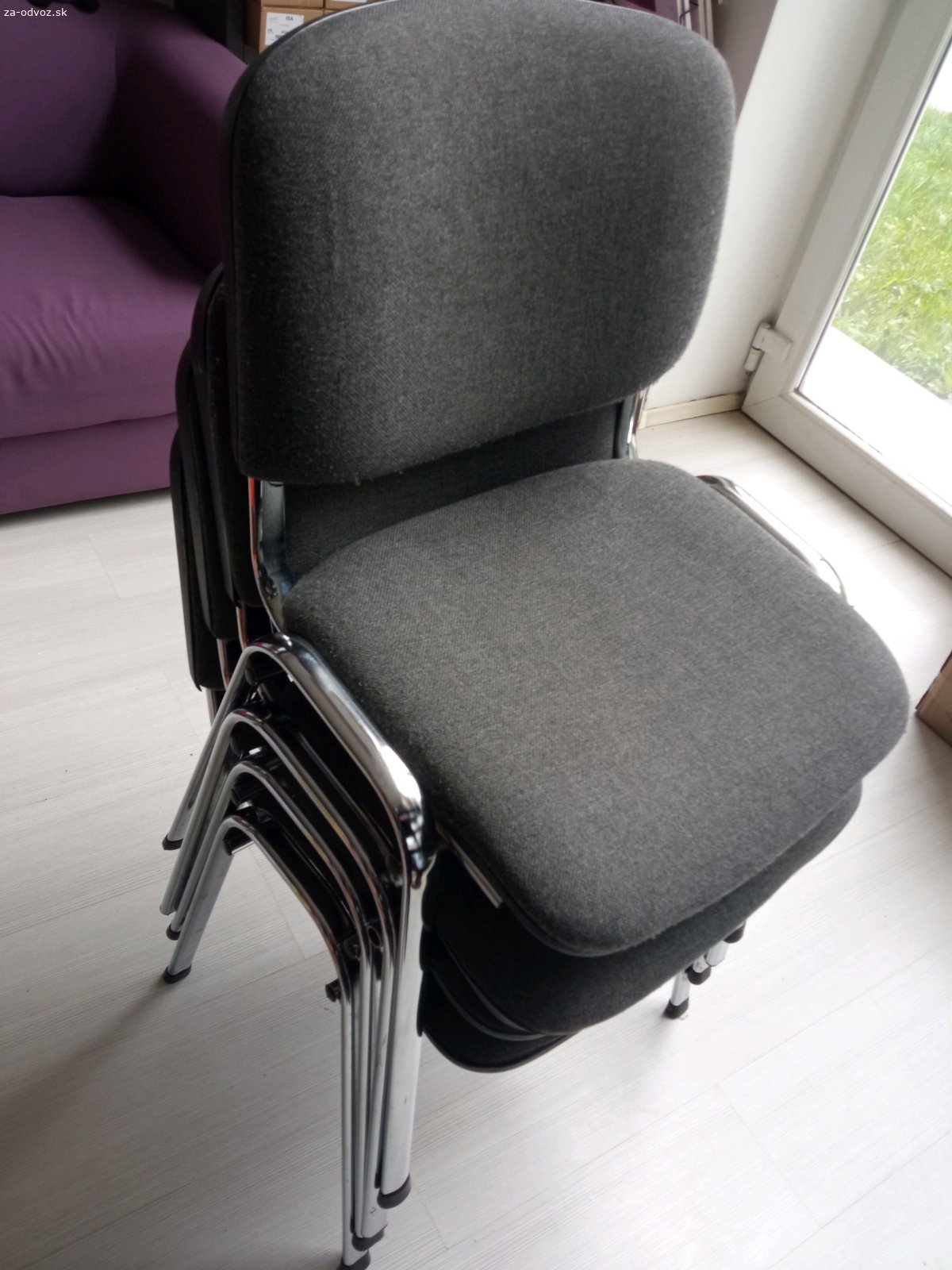 kancelárske stoličky 4 kusy. Málo využívané kancelárske stoličky
