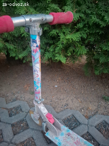 Kolobežka a skateboard