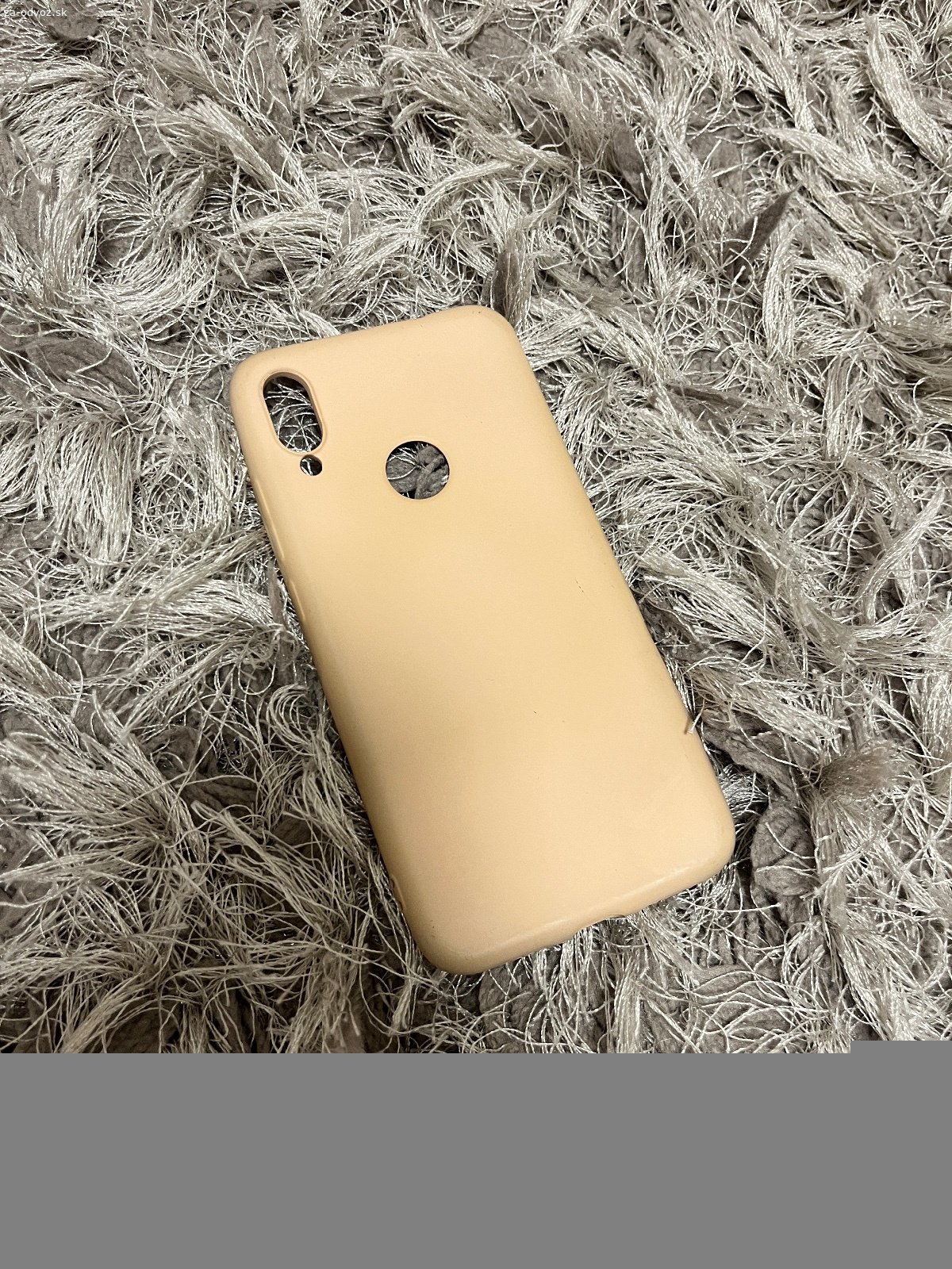 Kryty na Xiaomi Redmi note 7. Majú na sebe známky opotrebovania