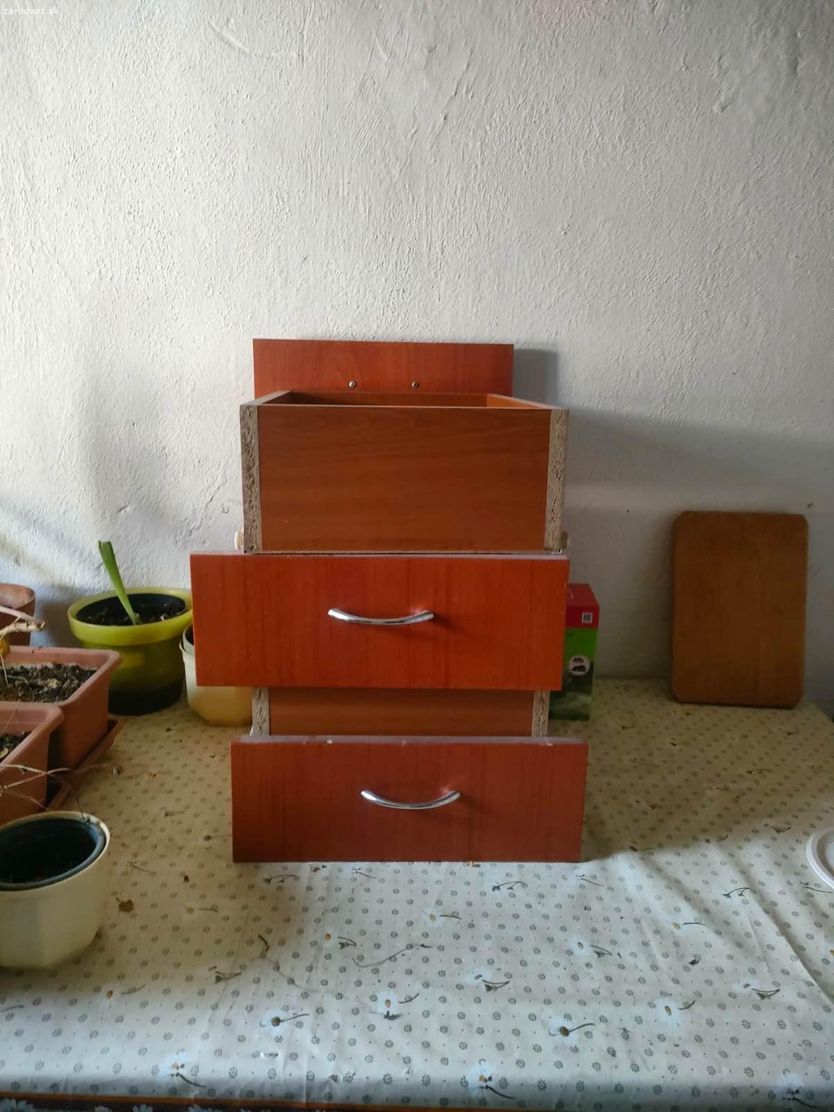Kuchynská linka. Darujem za odvoz kuchynskú linku