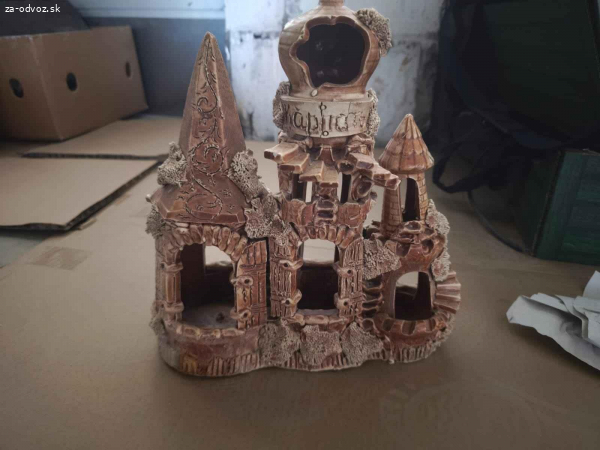 Odstúpim originál hrad do akvária alebo do terária