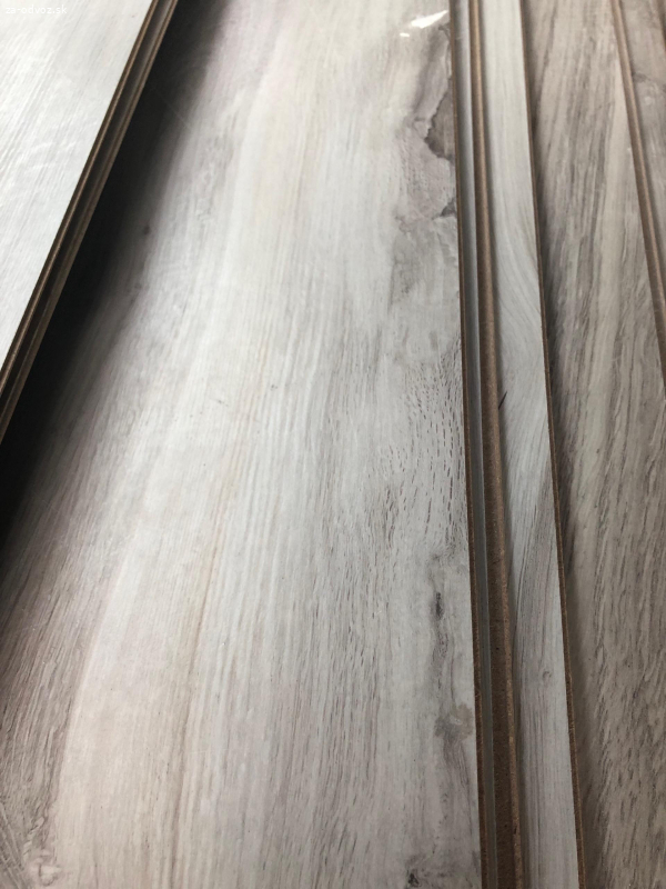 Laminatova podlaha cca 10-12 m