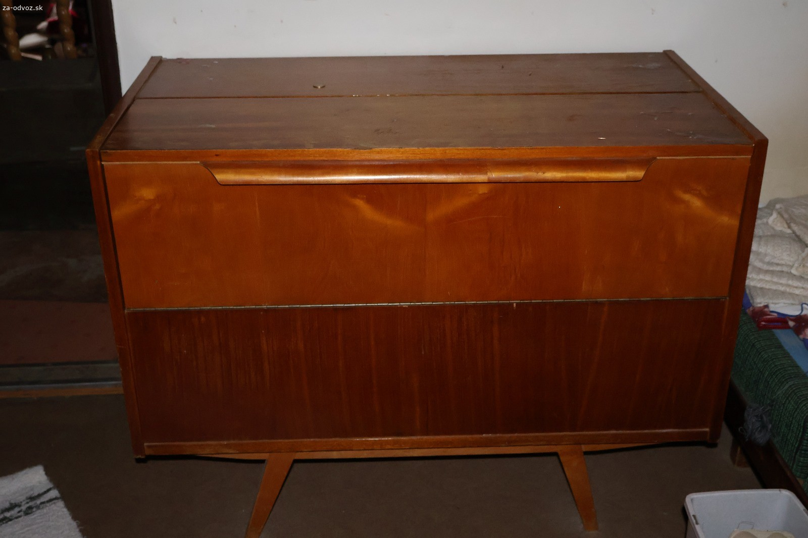 Mahagonove skrine z jednej serie