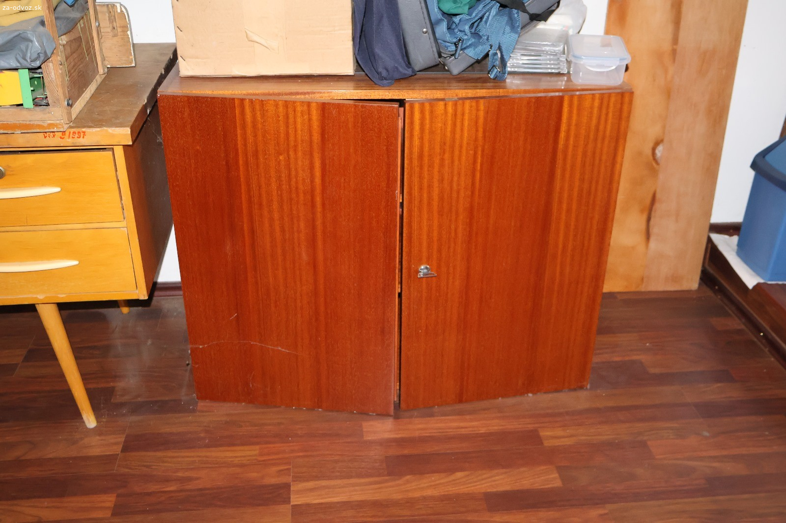 Mahagonove skrine z jednej serie