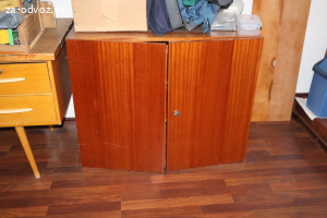 Mahagonove skrine z jednej serie