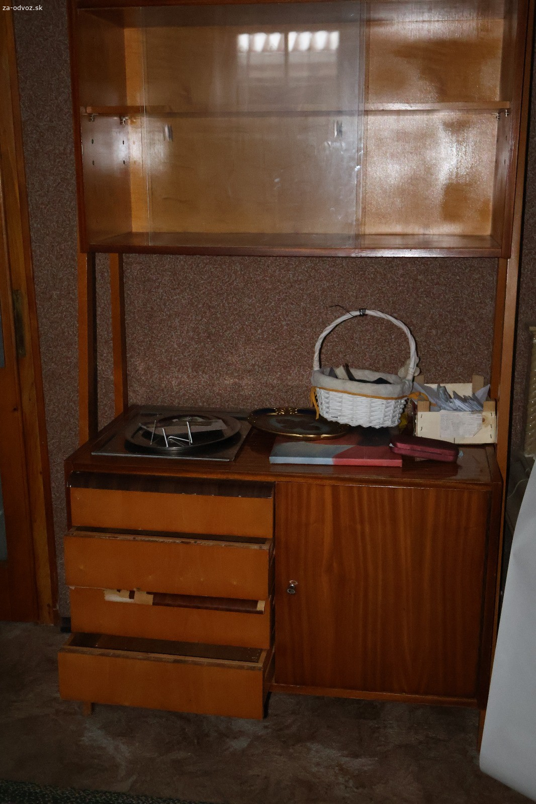 Mahagonove skrine z jednej serie