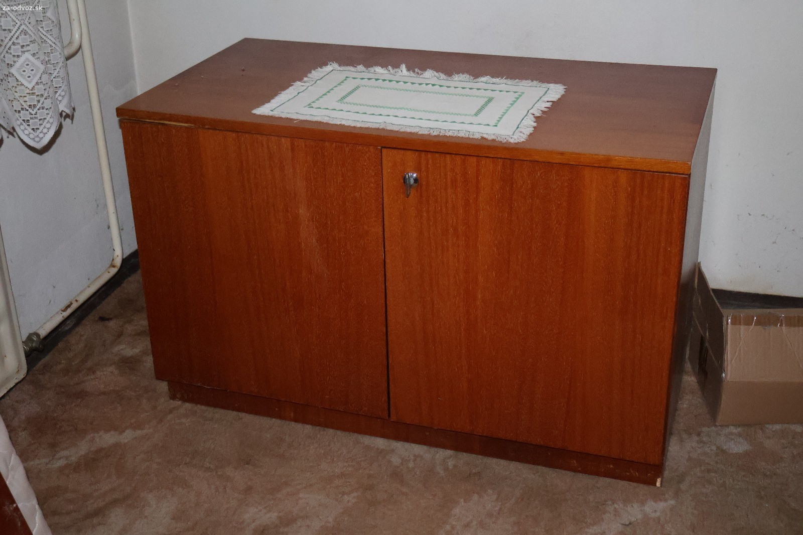 Mahagonove skrine z jednej serie