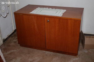 Mahagonove skrine z jednej serie