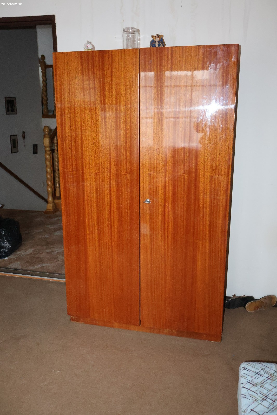 Mahagonove skrine z jednej serie